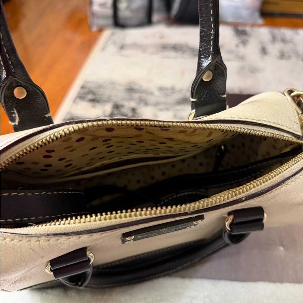 Elegant Cream Leather Handbag